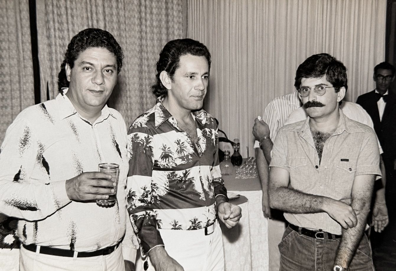 Associados confraternizando em festa no clube